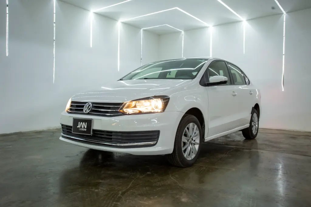 VOLKSWAGEN VENTO COMFORTLINE 2018