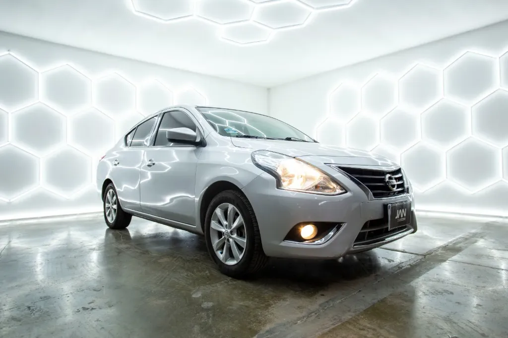 NISSAN VERSA ADVANCE 2017